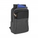 Mochila con compartimento principal con porta