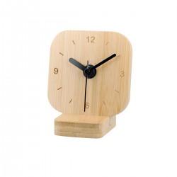 Bonito reloj de escritorio con base
