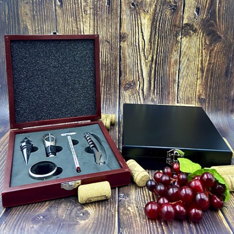 Set de vino Pharrel con elegante estuche cuadrado de madera