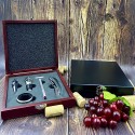 Set de vino Pharrel con elegante estuche cuadrado de madera